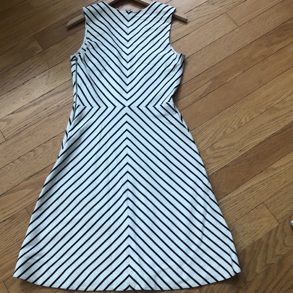 Banana Republic Mad Men Black & White Diagonal Stripe Dress - Excellent! 6 - Picture 12 of 14